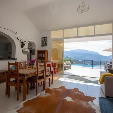 Casa Sierra, A Stunning Spanish Rural Retreat * Granada