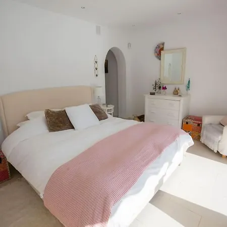 Casa Sierra, A Stunning Spanish Rural Retreat Villa