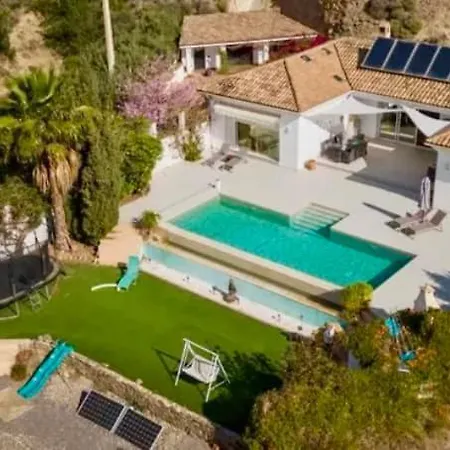 Casa Sierra, A Stunning Spanish Rural Retreat Villa Granada