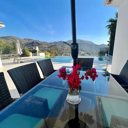 Casa Sierra, A Stunning Spanish Rural Retreat Villa *